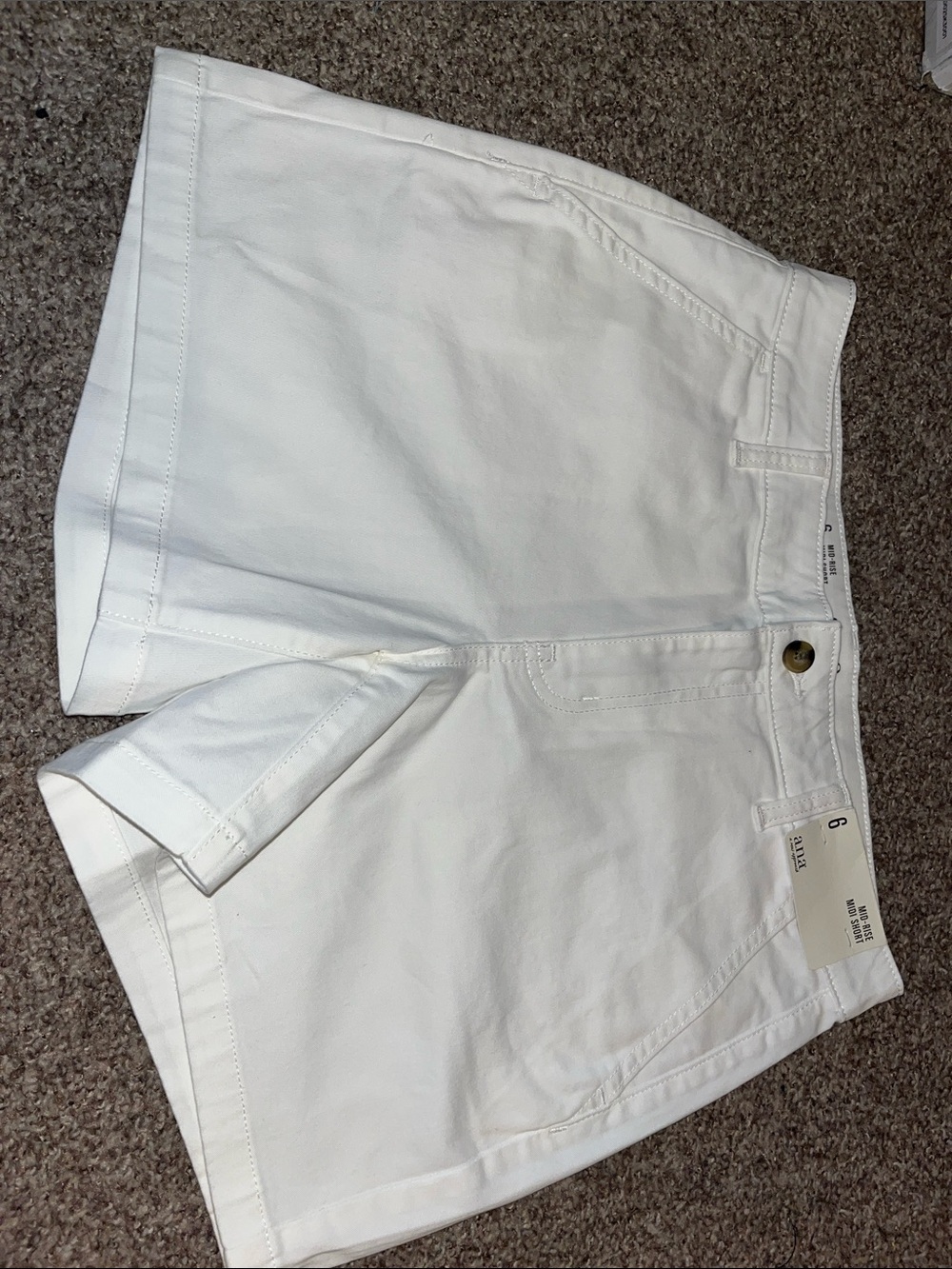 a.n.a White Shorts - Classic Five-Pocket Style